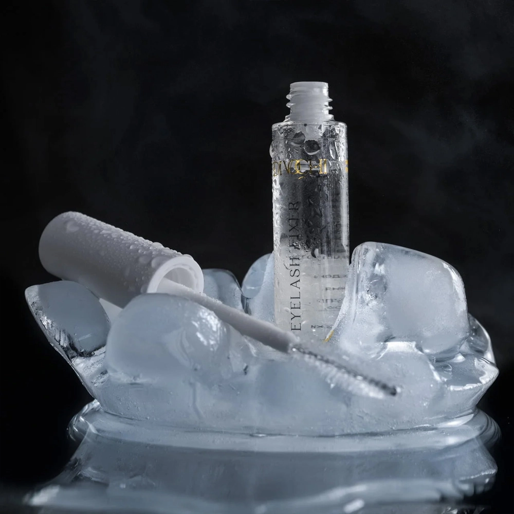 Логотип бренда Divochi на фиолетовом фоне