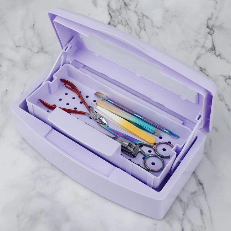 Nahaufnahme des Filterkorbs im Inneren des Sterilisationsbehälters